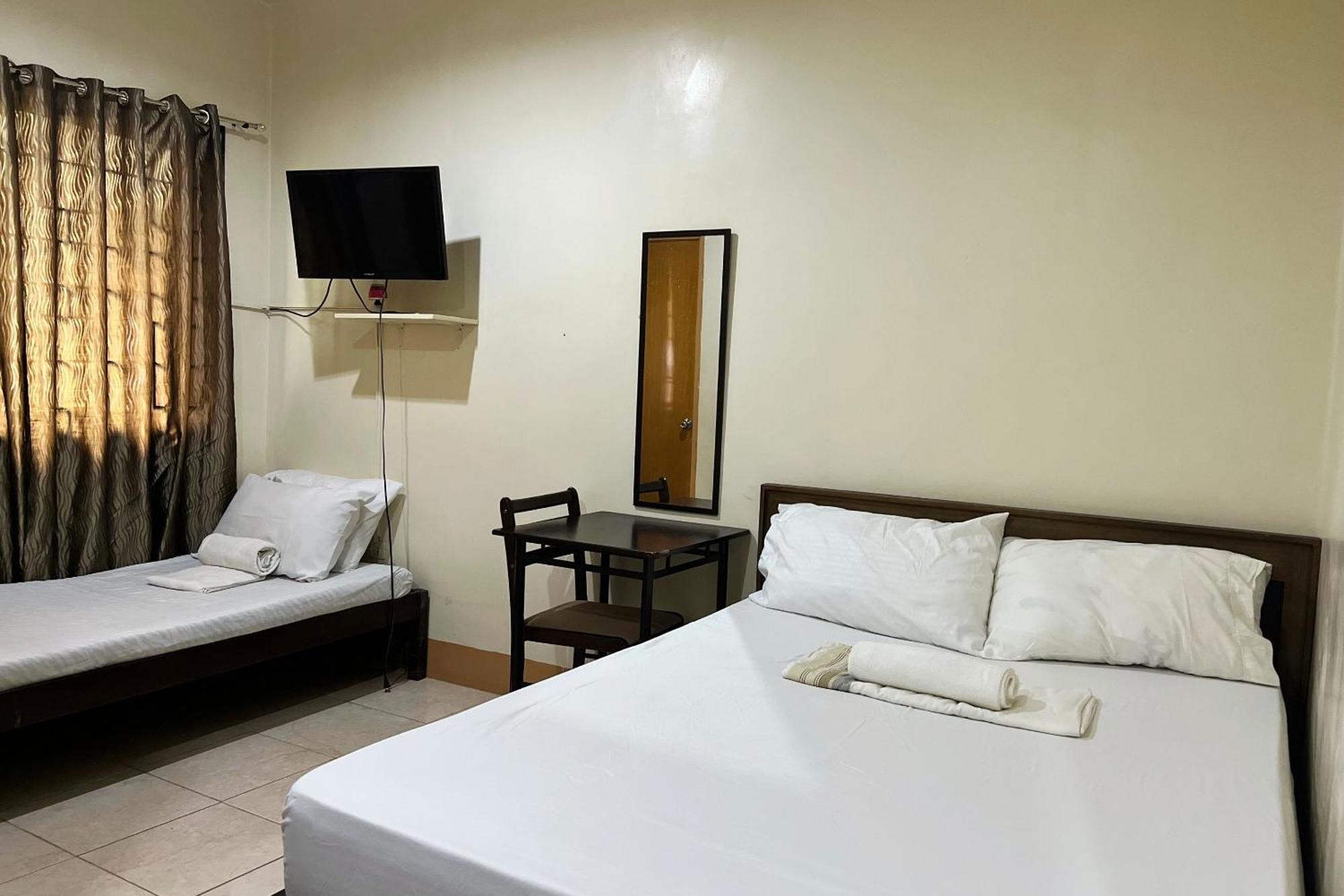 Sta Rosa Inn Iloilo Powered By Cocotel Ruang foto
