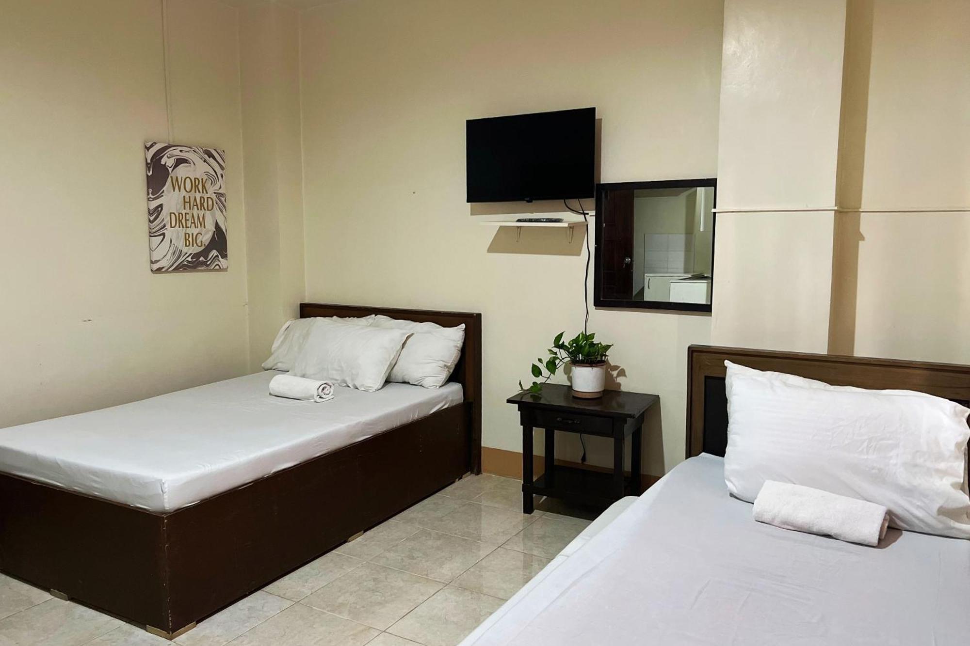 Sta Rosa Inn Iloilo Powered By Cocotel Ruang foto
