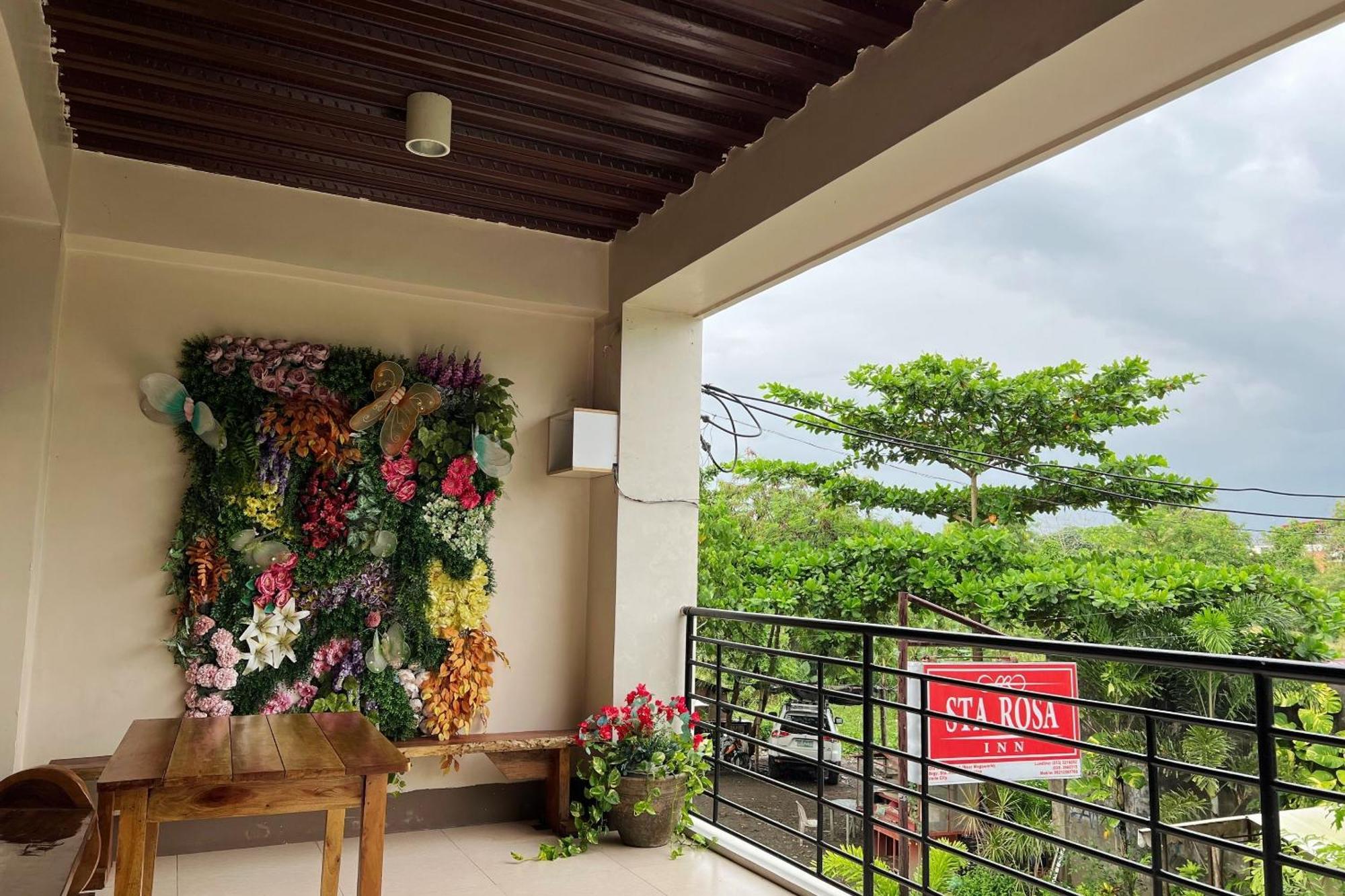 Sta Rosa Inn Iloilo Powered By Cocotel Bagian luar foto