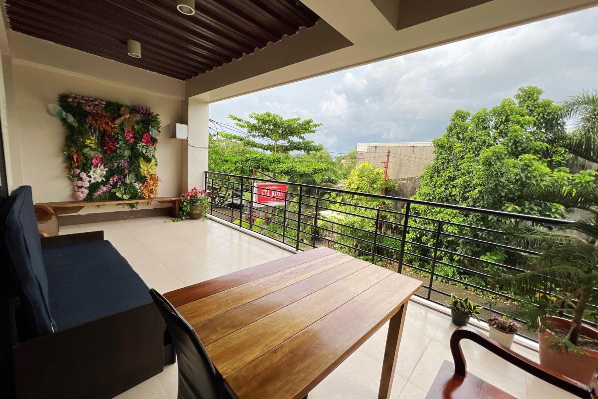 Sta Rosa Inn Iloilo Powered By Cocotel Bagian luar foto