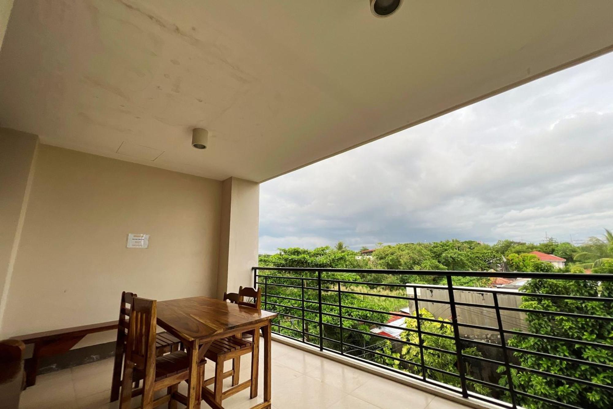 Sta Rosa Inn Iloilo Powered By Cocotel Bagian luar foto